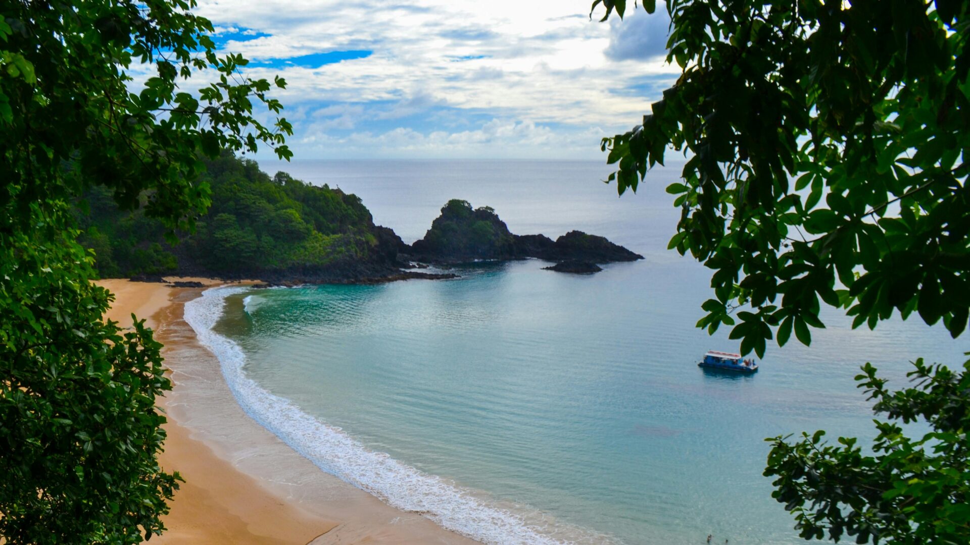 Baía do Sancho/PE - as 9 melhores praias do Brasil
