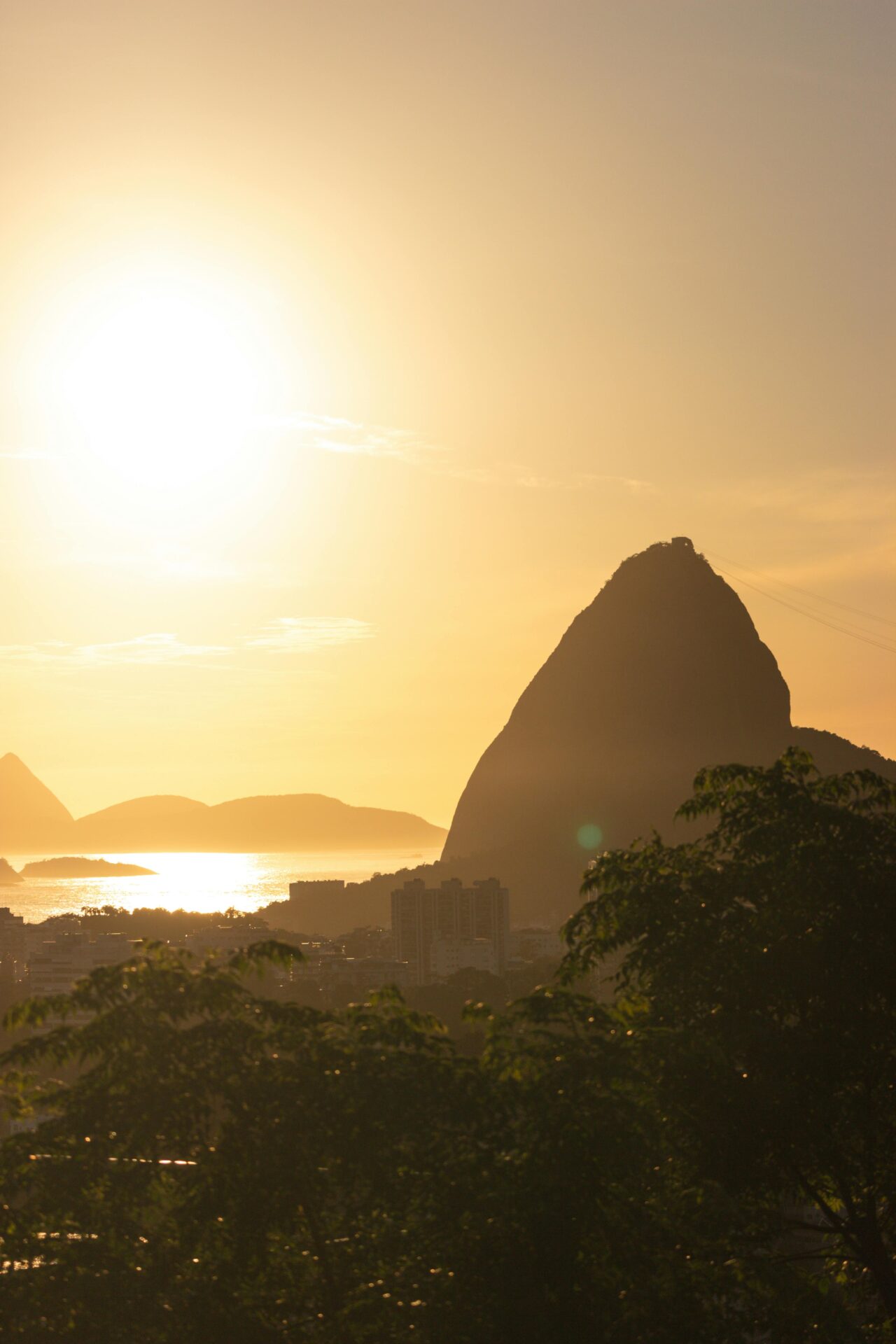 Pedra da Gávea, no Rio de Janeiro - pores do sol mais lindos do Brasil