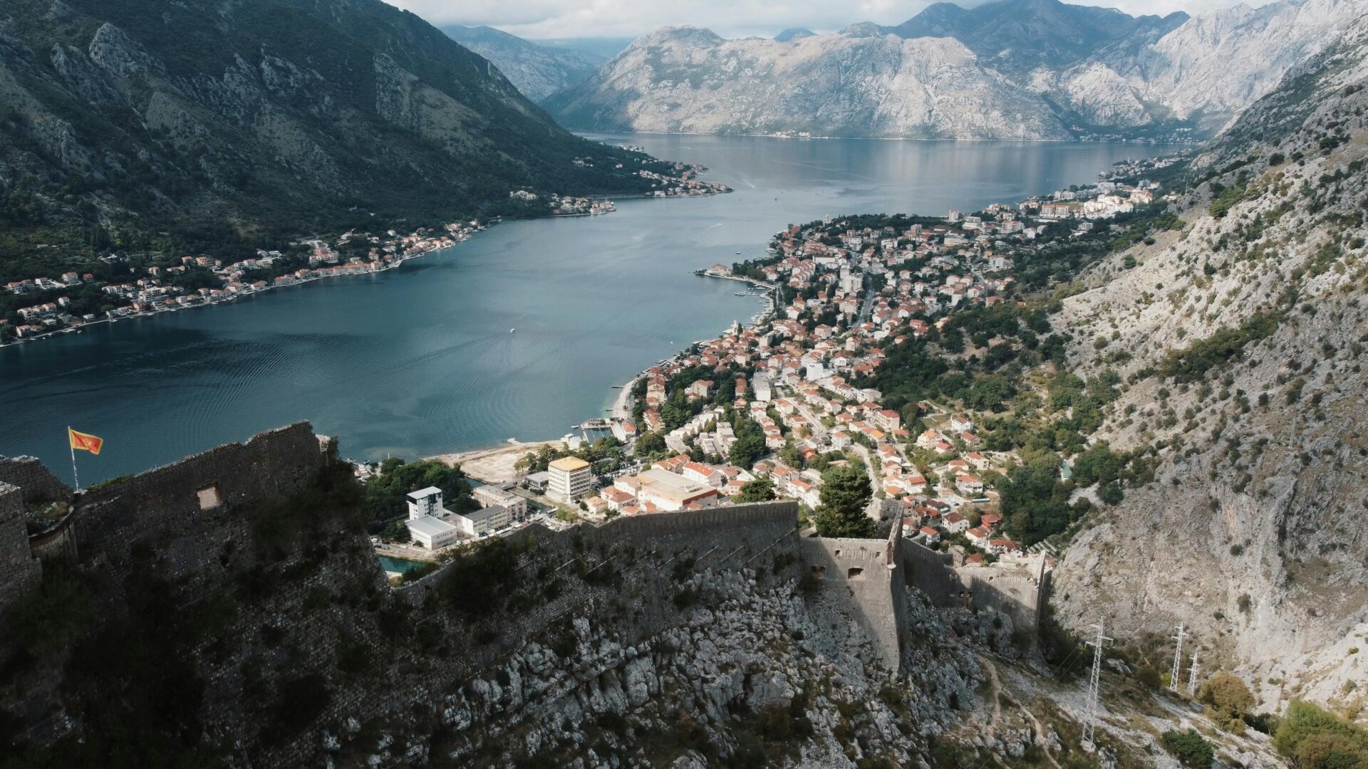 Kotor, vila em Montenegro, um dos melhores destinos para viajar.