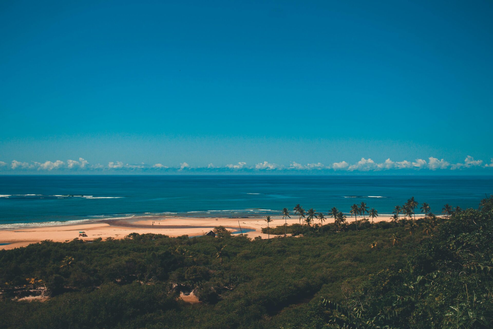 O que fazer na Praia da Pipa? Considerada um dos lugares mais lindos que proporciona paisagens exuberantes no nordeste do Brasil. (o que fazer na Praia da Pipa)