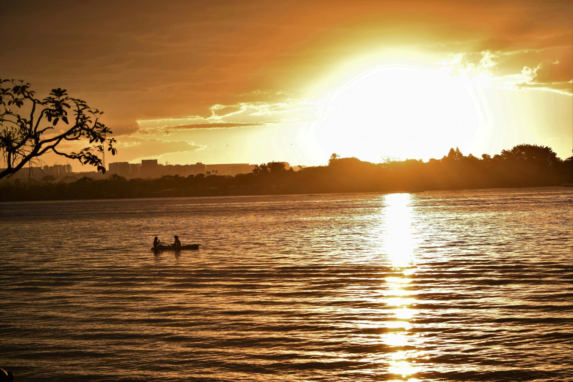 Lago Guaíba em Porto Alegre, Rio Grande do Sul - pores do sol mais lindos do Brasil