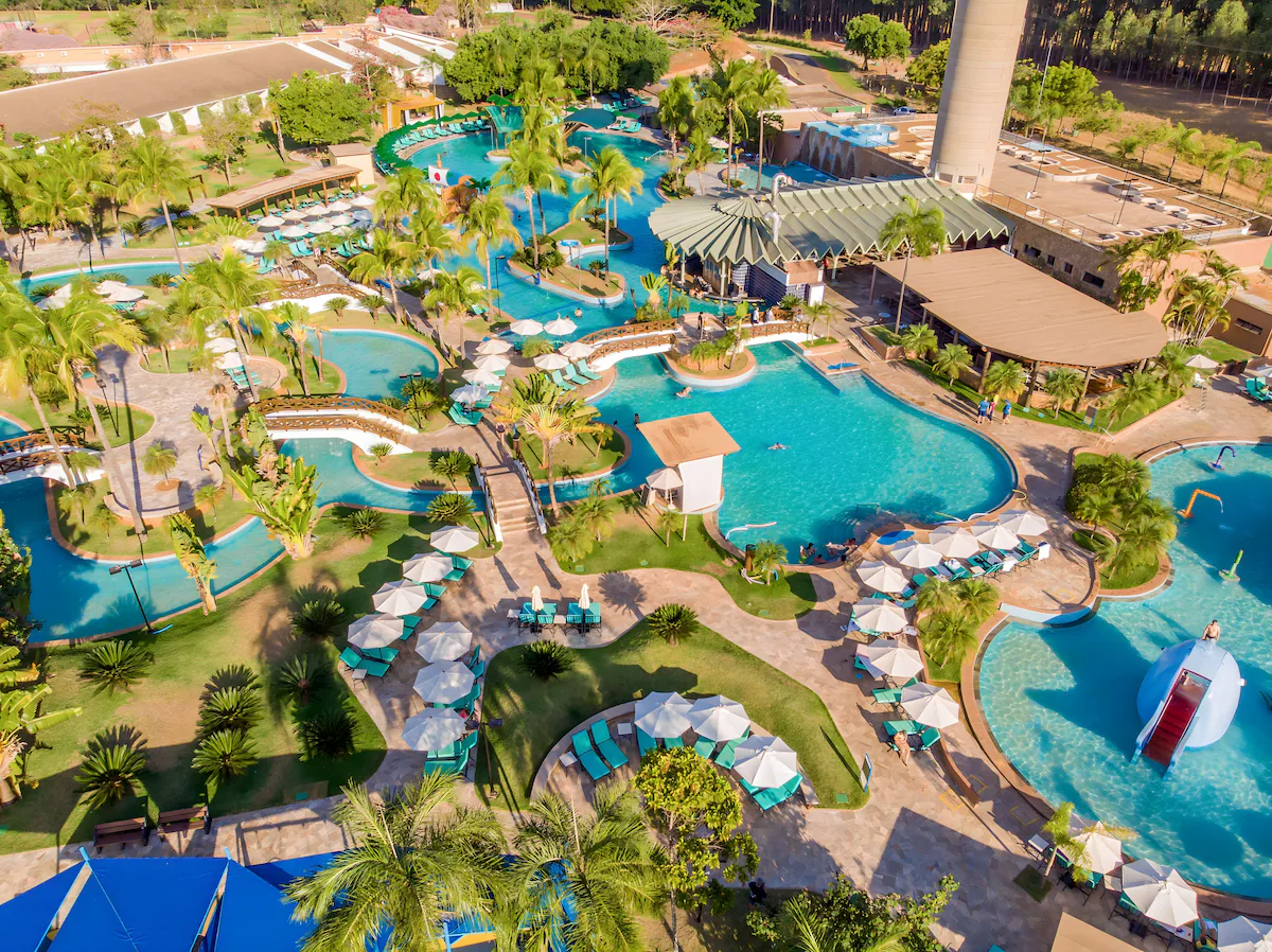 Resort Lins Blue Tree Park, em Lins.