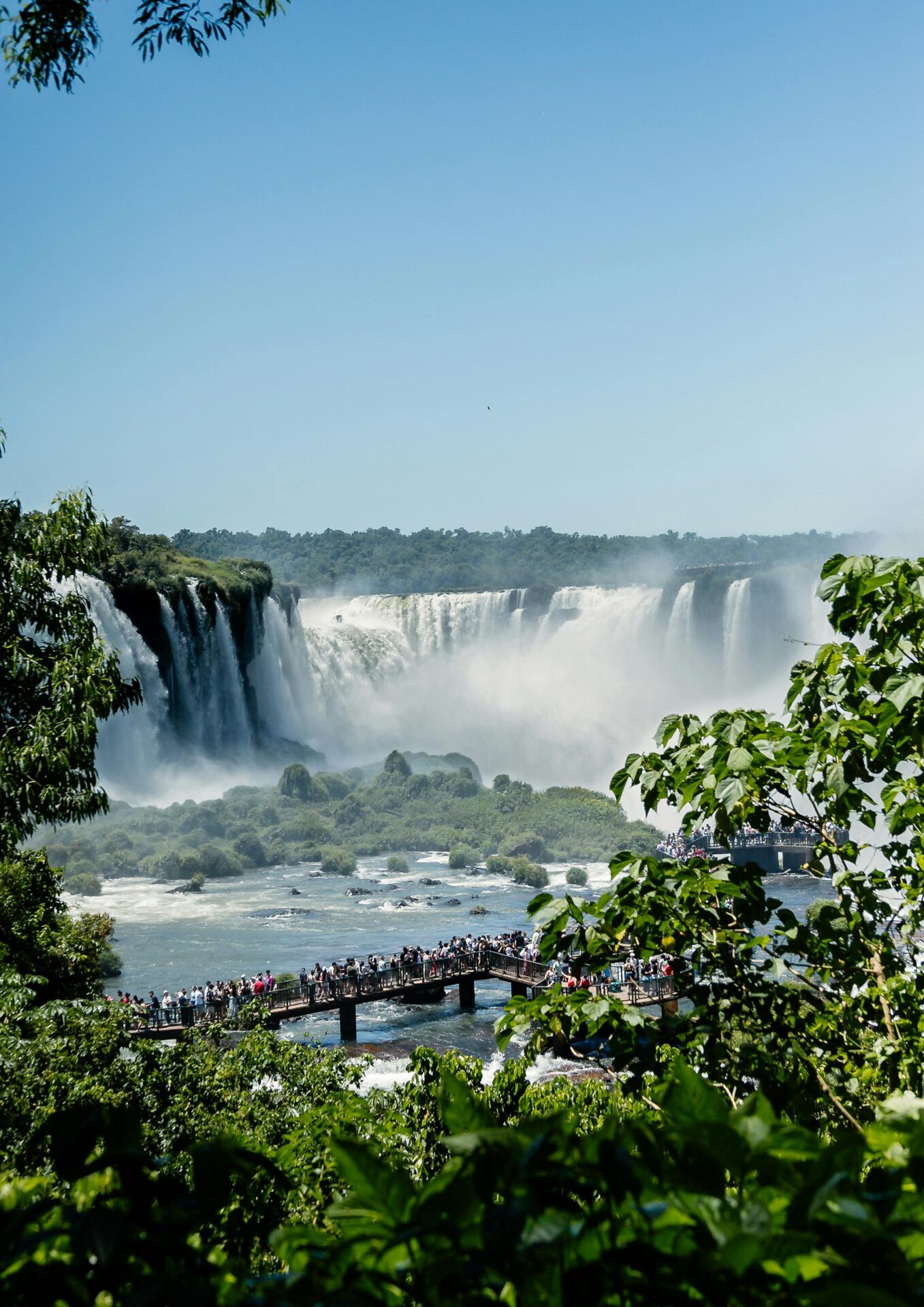 Cataratas do Iguaçu - 7 destinos no Brasil que você deve conhecer