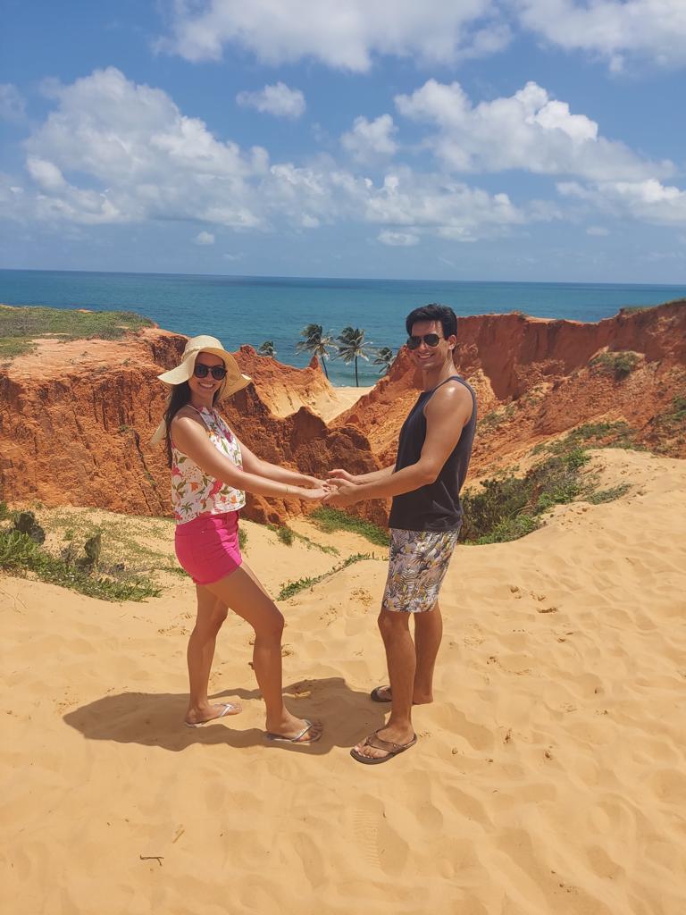 O que fazer em Fortaleza - a incrível e deslumbrante Praia de Morro Branco, no Ceará, Brasil.