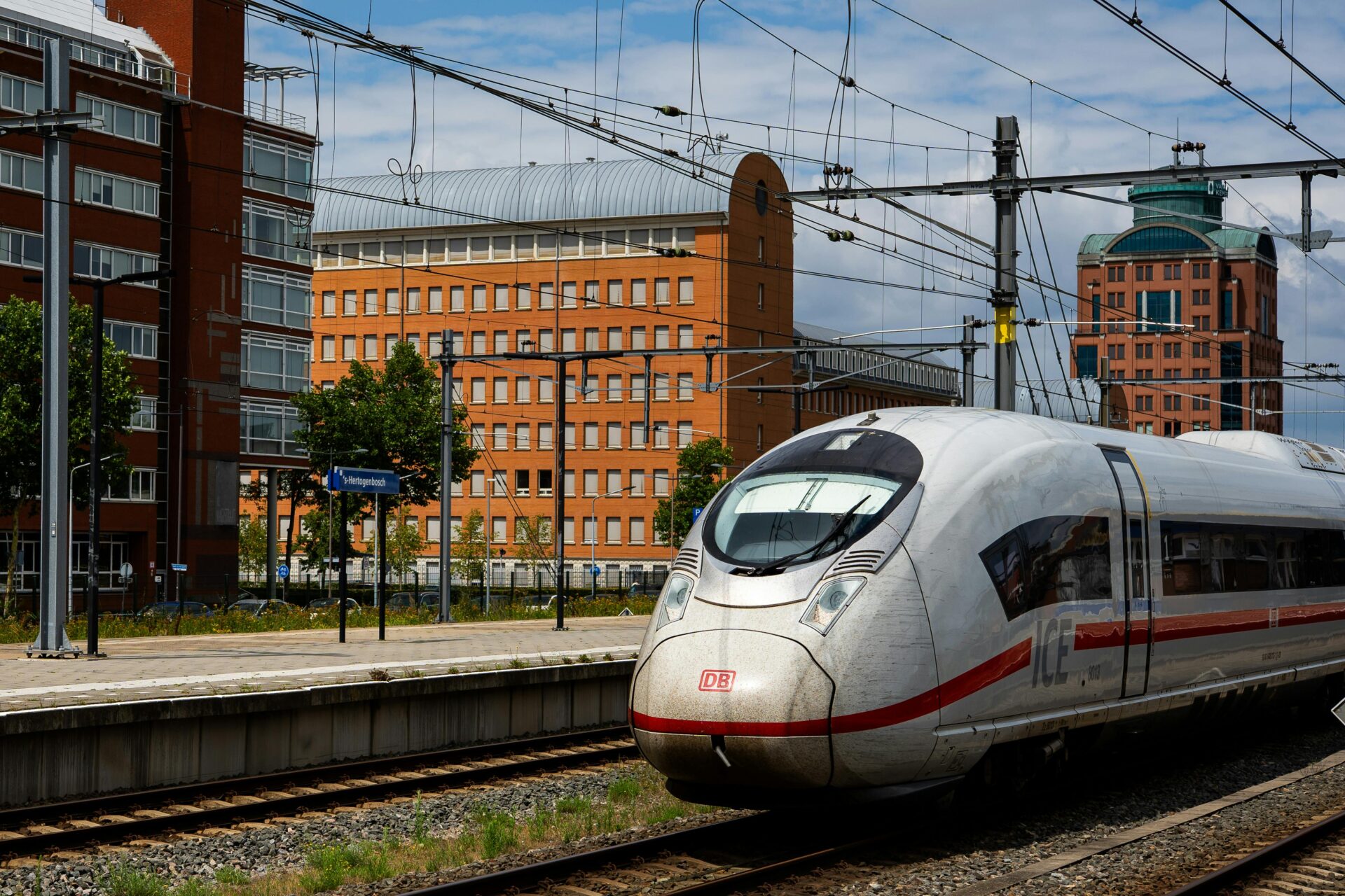 Viagem de trem no continente Europeu: saiba mais aqui no Vale Cada Viagem, que te apresenta as vantagens e desvantagens de fazer uma viagem entre países na Europa