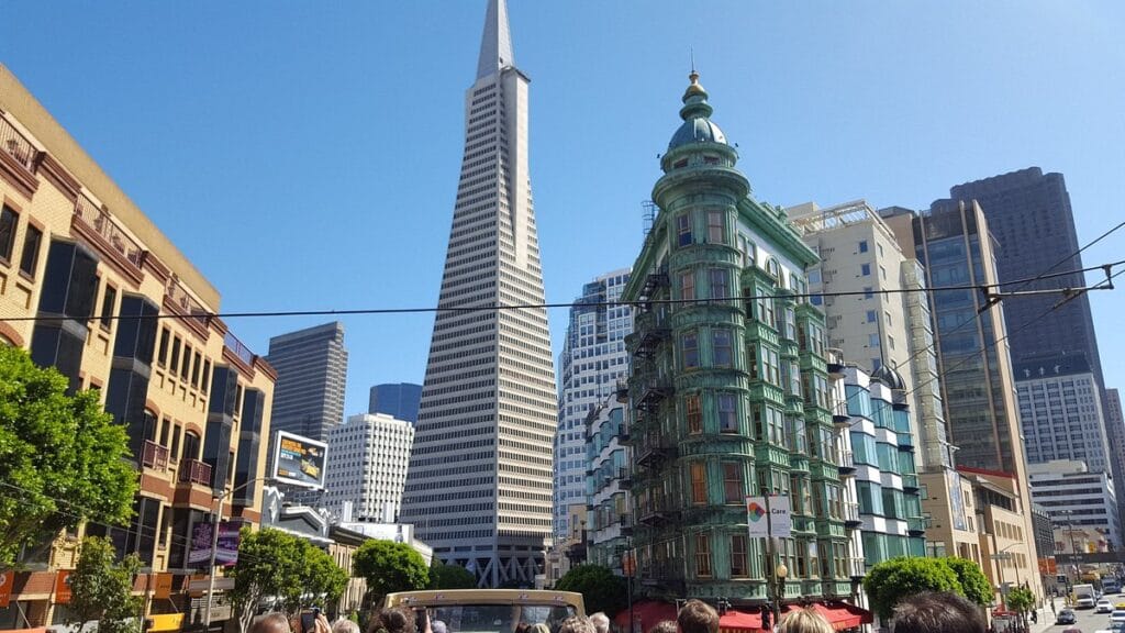 Transamerica Pyramid, em San Francisco, nos Estados Unidos - mais um dos arranha-céus conhecidos mundialmente