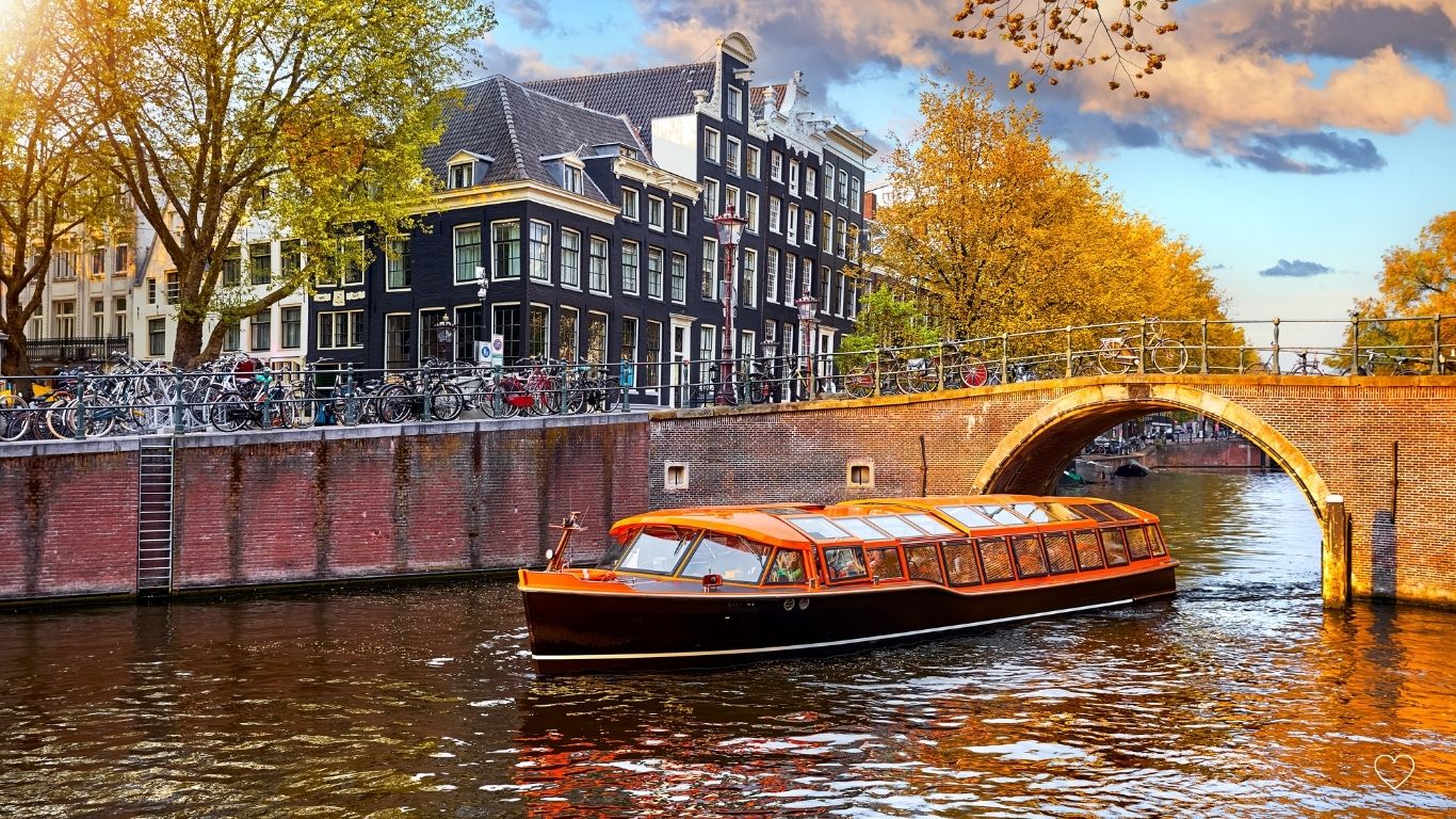 Amsterdã, Holanda, um dos destinos românticos na Europa perfeito para passar a lua de mel.