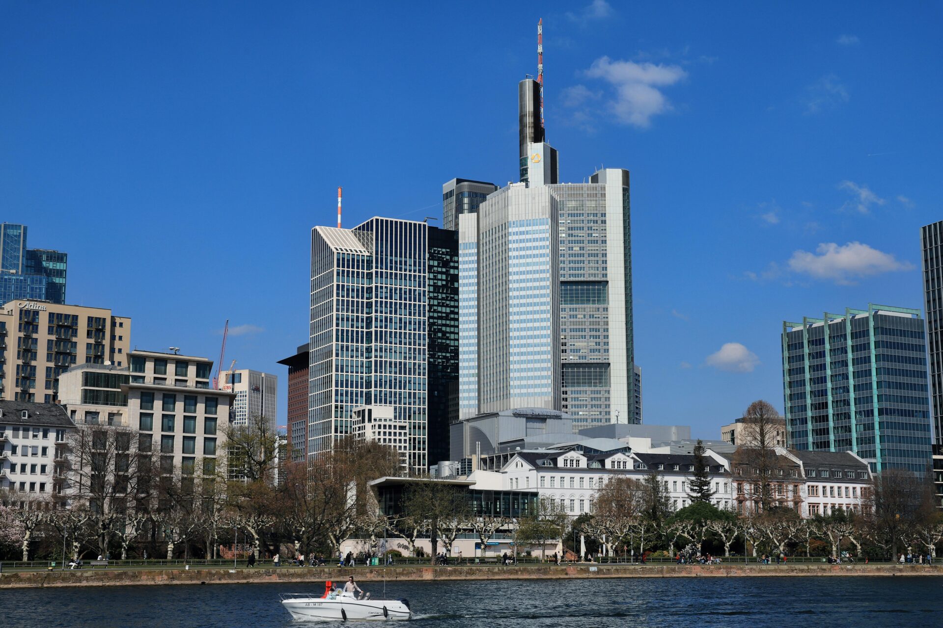 Commerzbank, em Frankfurt, na Alemanha - Um dos arranha-céus mais impressionantes