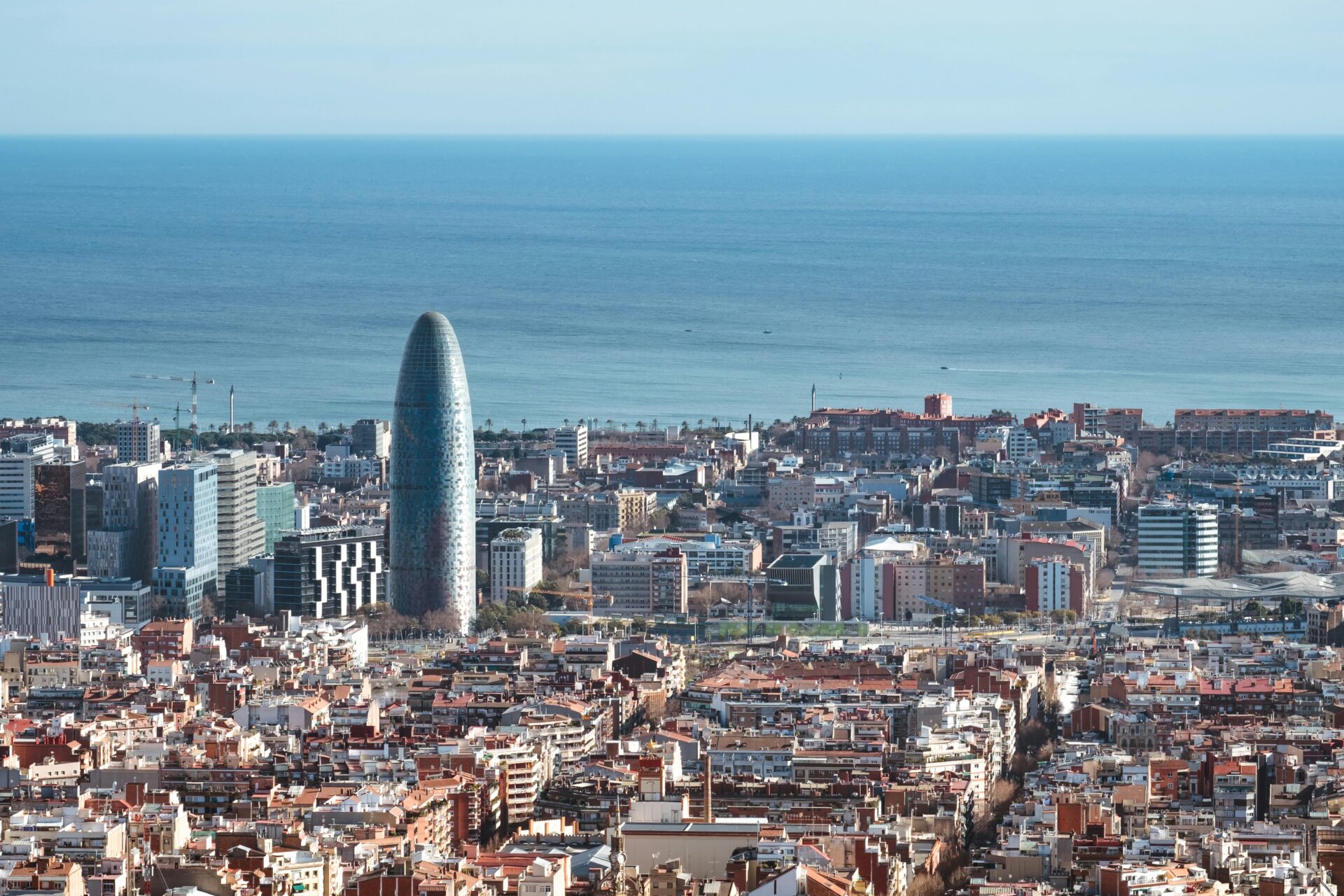 Torre Agbar, em Barcelona, na Espanha