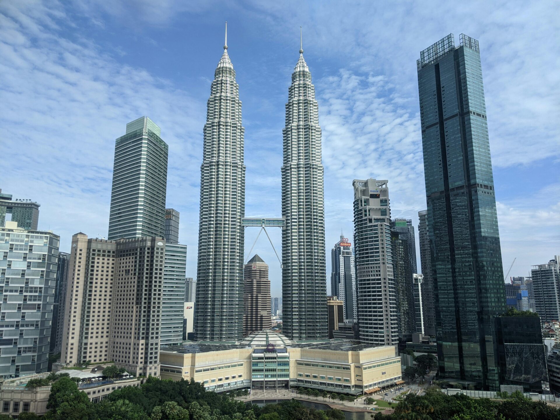 Torres Petronas, em Kuala Lumpur, na Malásia. Se apaixone pelos maiores prédios do mundo.