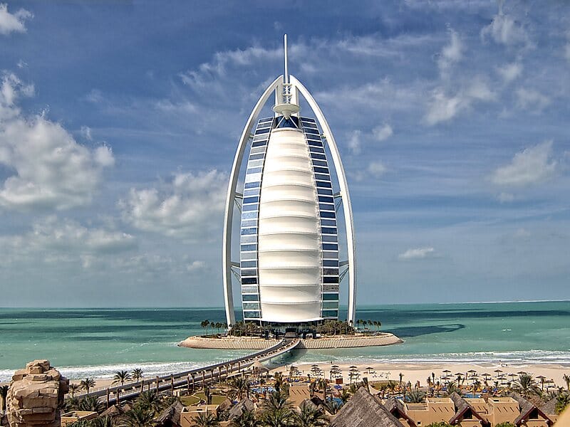 Burj Al Arab, em Dubai, nos Emirados Árabes Unidos - Dubai é um dos ícones quando se trata de arranha-céus impressionantes 