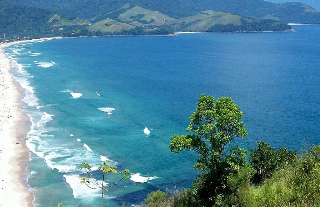 Quando ir em São Sebastião? Confira as melhores épocas. Na foto, a Praia de Maresias, em São Sebastião