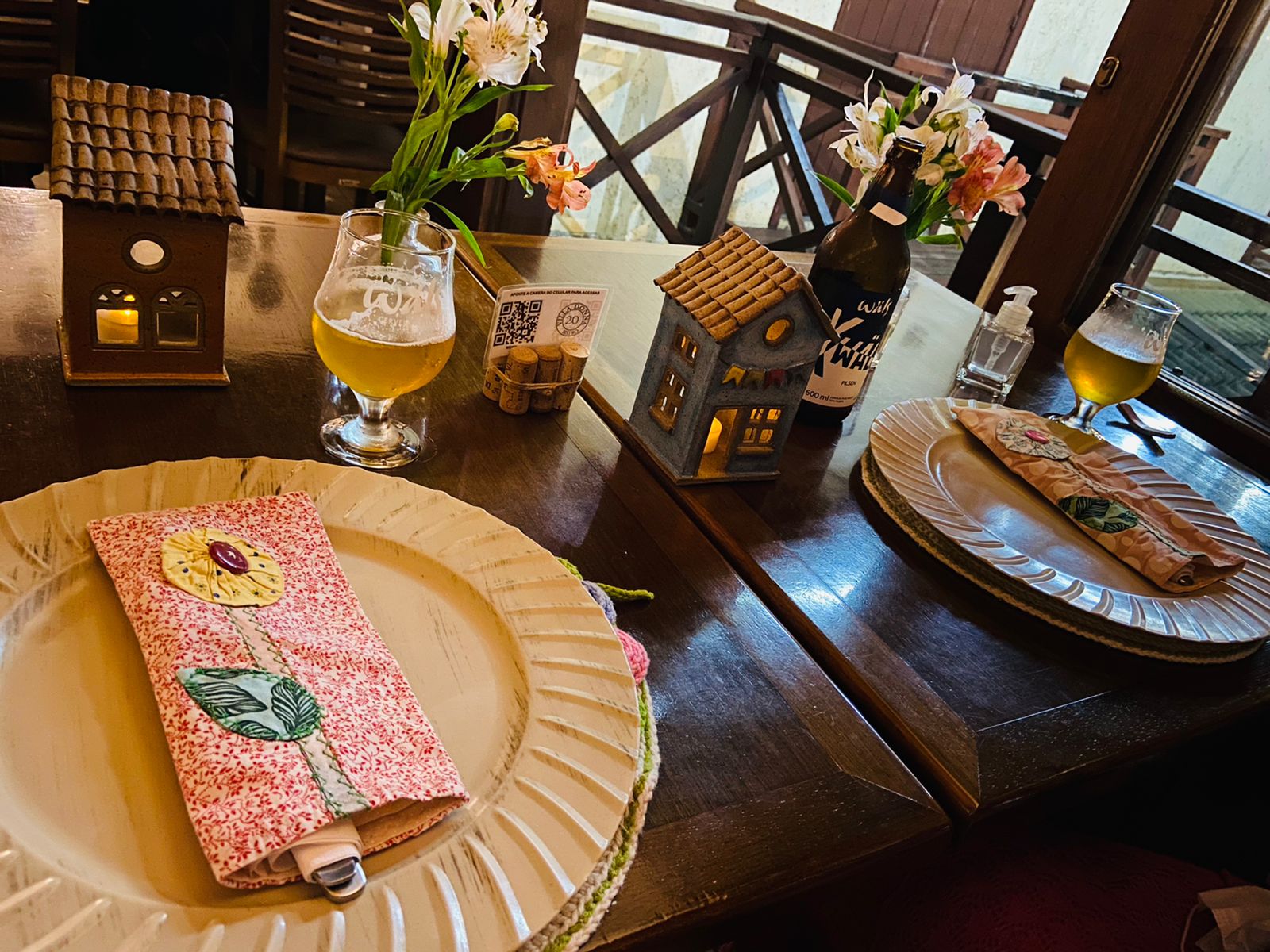 Conhecendo Monte Verde com a nossa golden – Mesa no restaurante Villa Dona Bistrô. Que lugar maravilhoso – Conhecendo Monte Verde com a nossa golden
