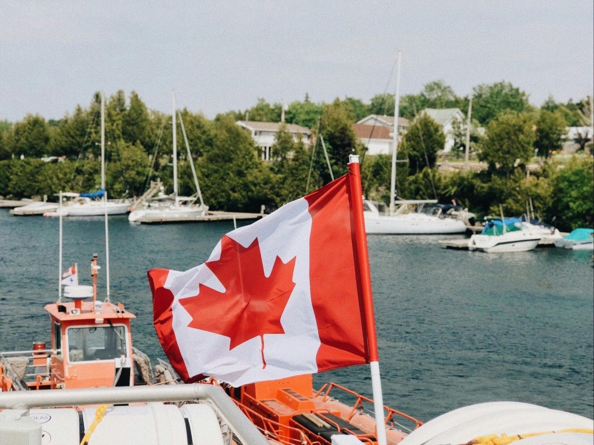 15 destinos excelentes para viajar sozinho no exterior, começando com o Canadá. Conheça um dos melhores lugares para viajar.