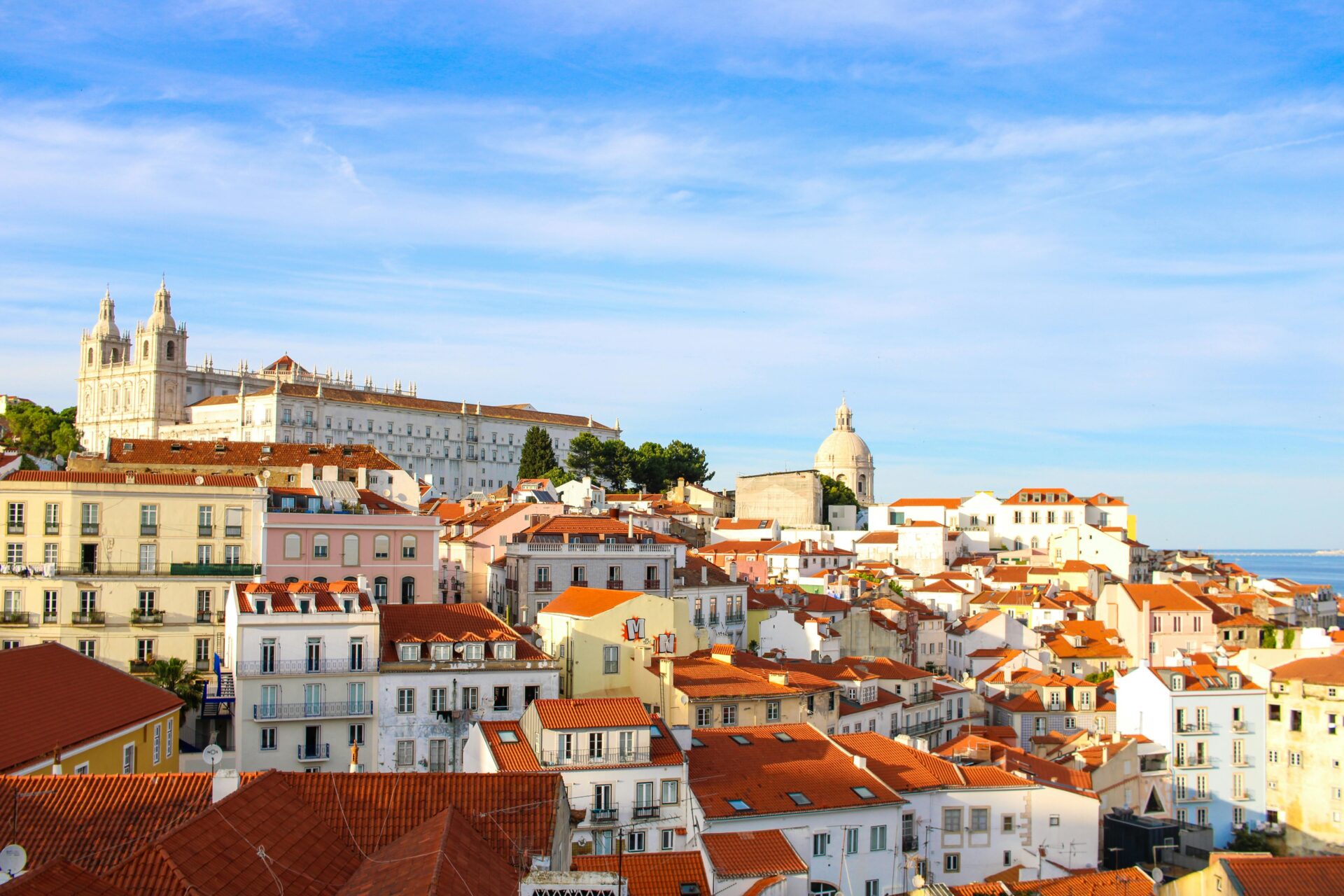 Portugal, um dos melhores lugares para viajar sozinho - confira aqui 15 destinos excelentes para viajar sozinho no exterior
