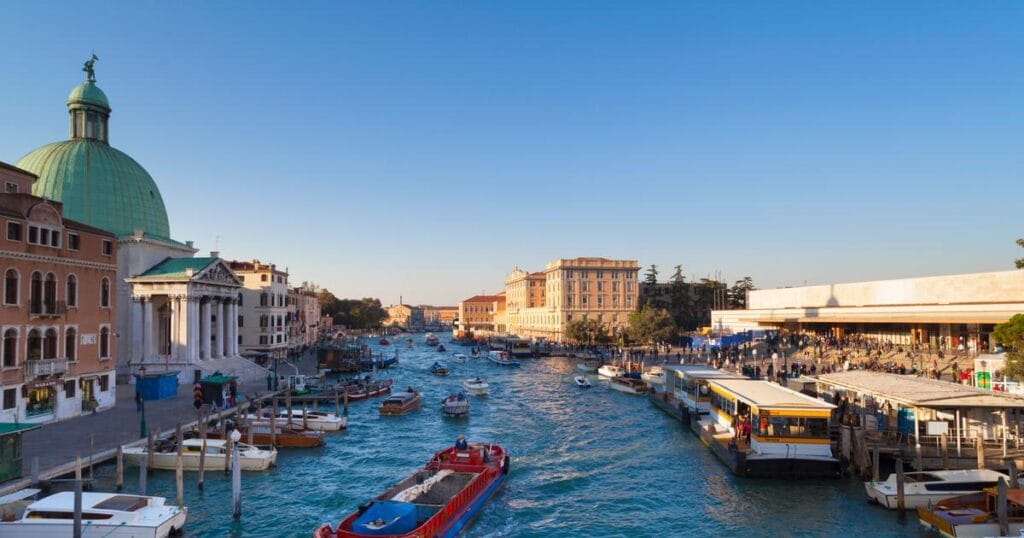 Como chegar em Veneza - na foto, a estação Santa Lucia