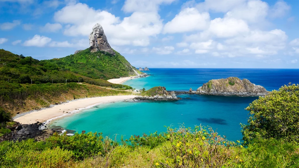 Como chegar em Fernando de Noronha - a melhor opção é de avião