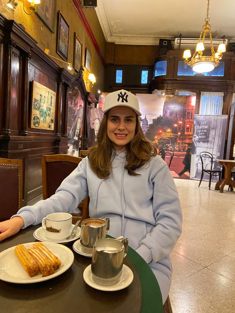 Café Tortoni - o famoso chocolate quente com churros de doce de leite