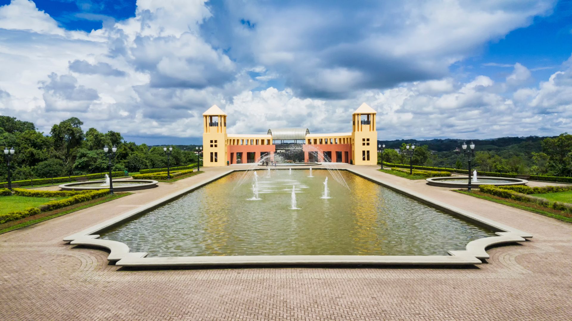 Cidade de Curitiba, repleta de pontos turísticos incríveis para você conhecer e explorar (o que fazer em Curitiba)