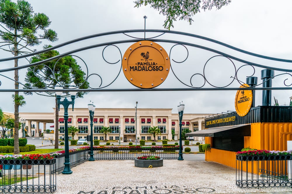 Onde comer em Curitiba - na foto, a frente do famoso e incrível Restaurante Madalosso, no bairro Santa Felicidade