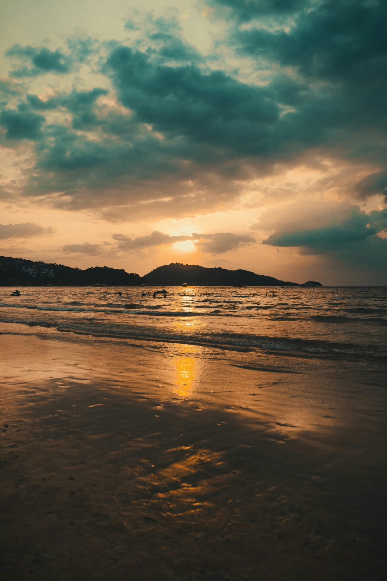 Praia de Patong, na Tailândia - as 36 atrações turísticas mais icônicas de cada país