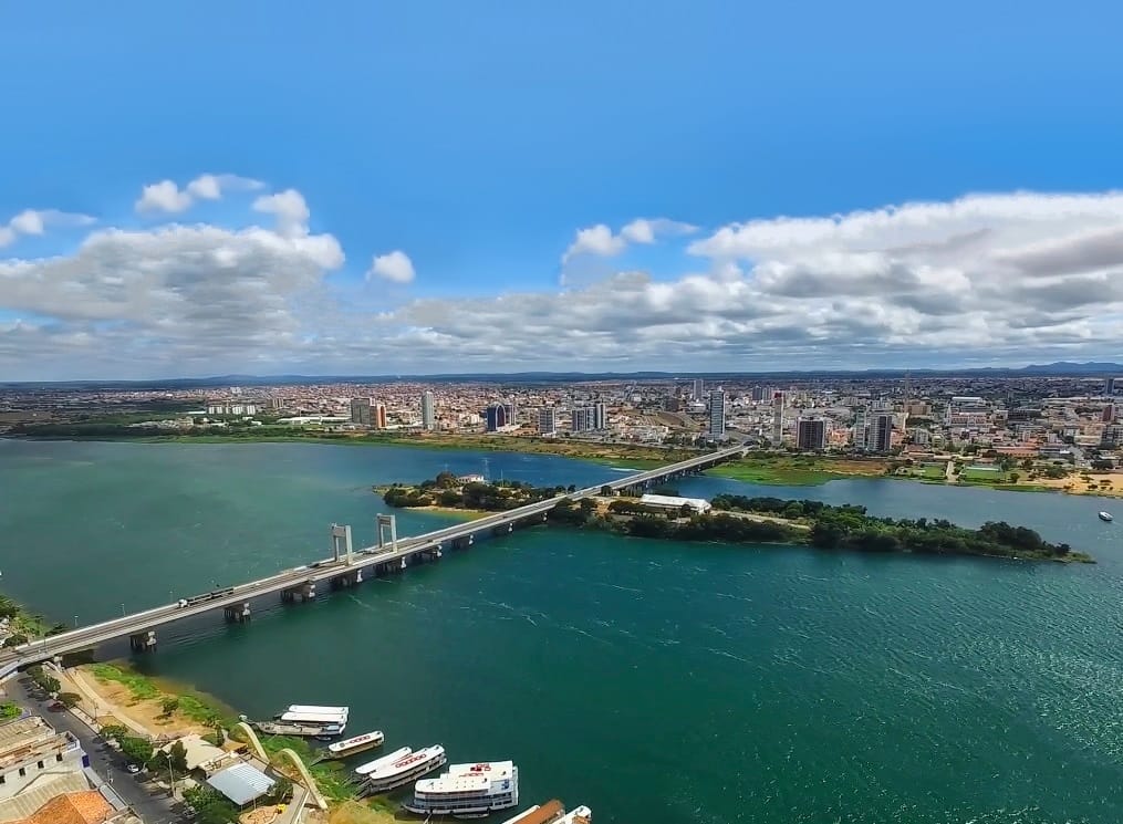 O que fazer em Petrolina: mais de 10 atrações turísticas para aproveitar. Na foto, o belíssimo e famoso Rio São Francisco, que corta a cidade de Petrolina