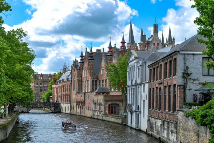 Por que Conhecer Bruges: Descubra os Encantos Dessa Cidade Belga Por que Conhecer Bruges: Descubra os Encantos Dessa Cidade Belga