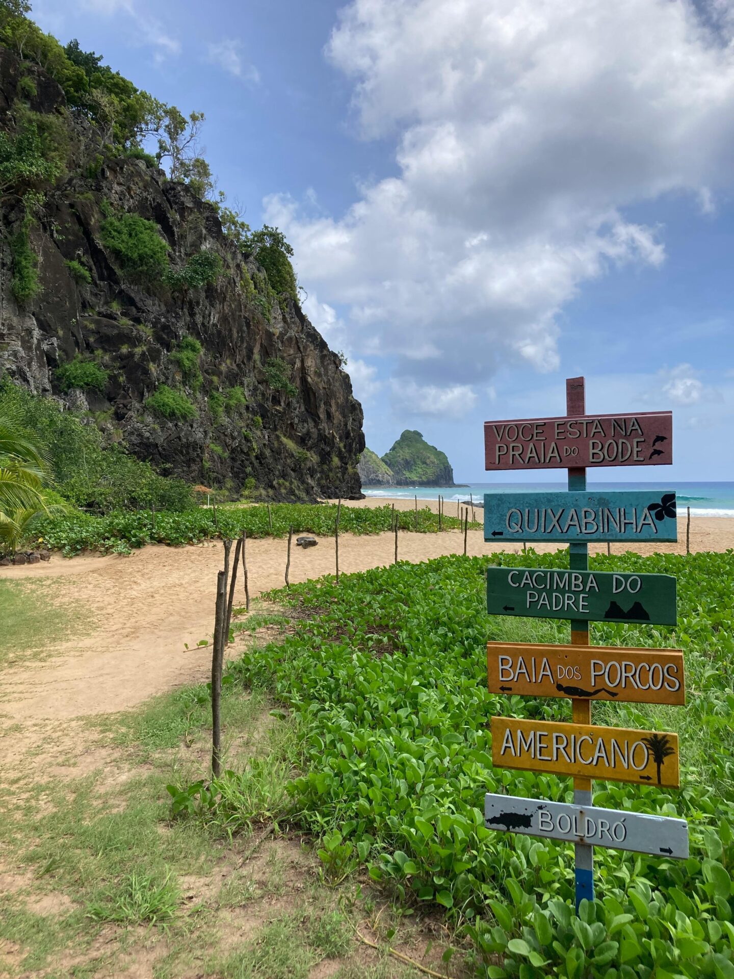Praia do Sancho, Brasil: uma das praias mais bonitas do Brasil.