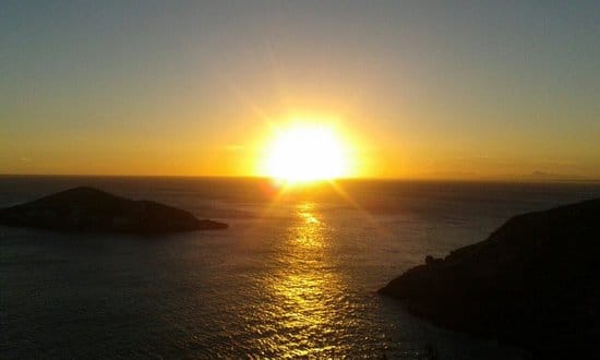 O que fazer em Arraial do Cabo, no Rio de Janeiro, Brasil - na foto, um dos pores do sol mais incríveis de Arraial e da região. (o que fazer em Arraial do Cabo)