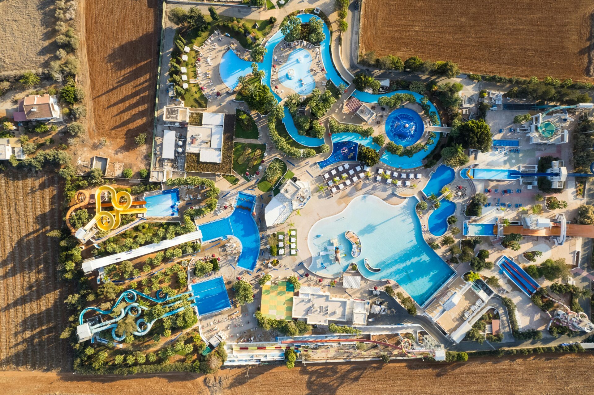 Os 6 Melhores Parques Aquáticos no Brasil para Conhecer