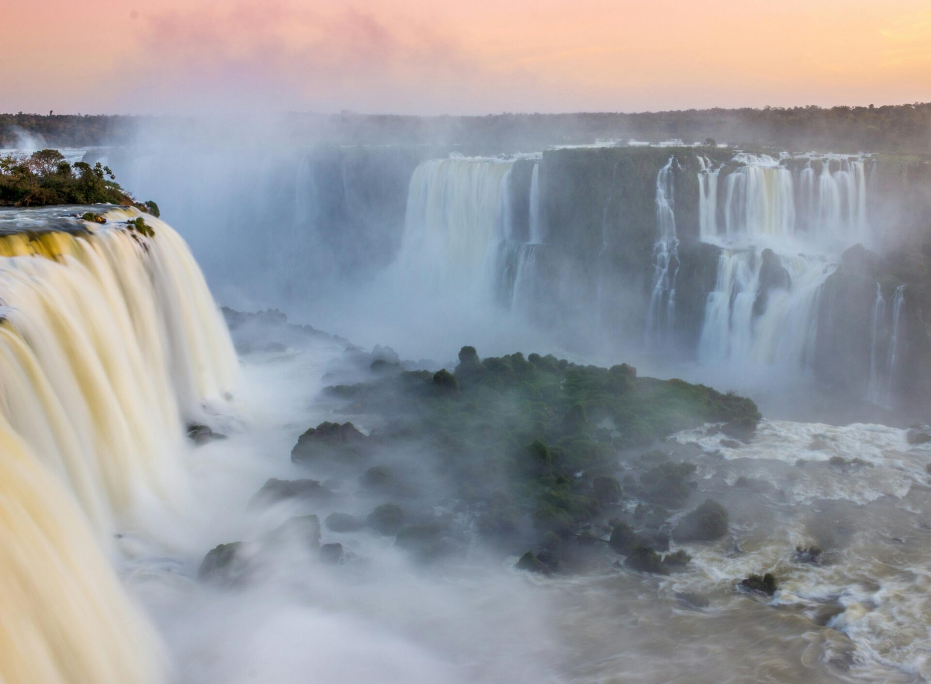 Passagem para Foz do Iguaçu: ida e volta por R$ 765