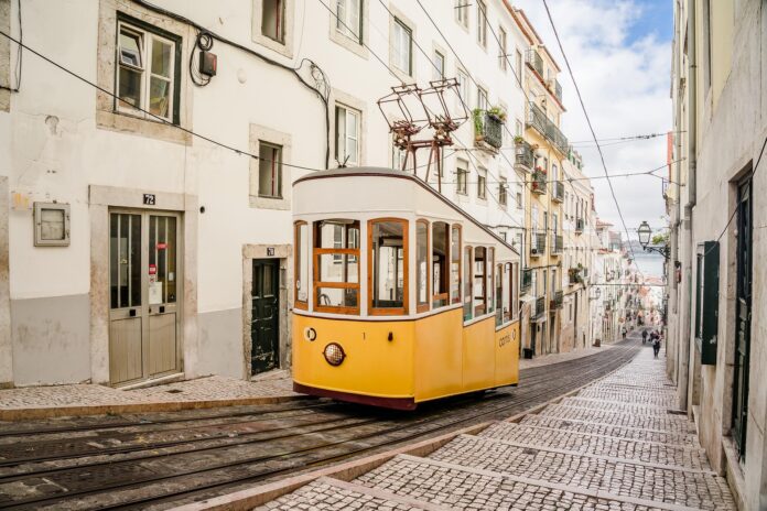 leonhard_niederwimmer-lisbon-8268841_1920