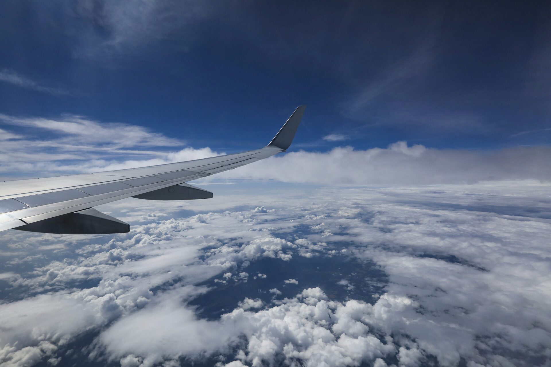 Mês do amor com descontos de até 40% nas passagens aéreas