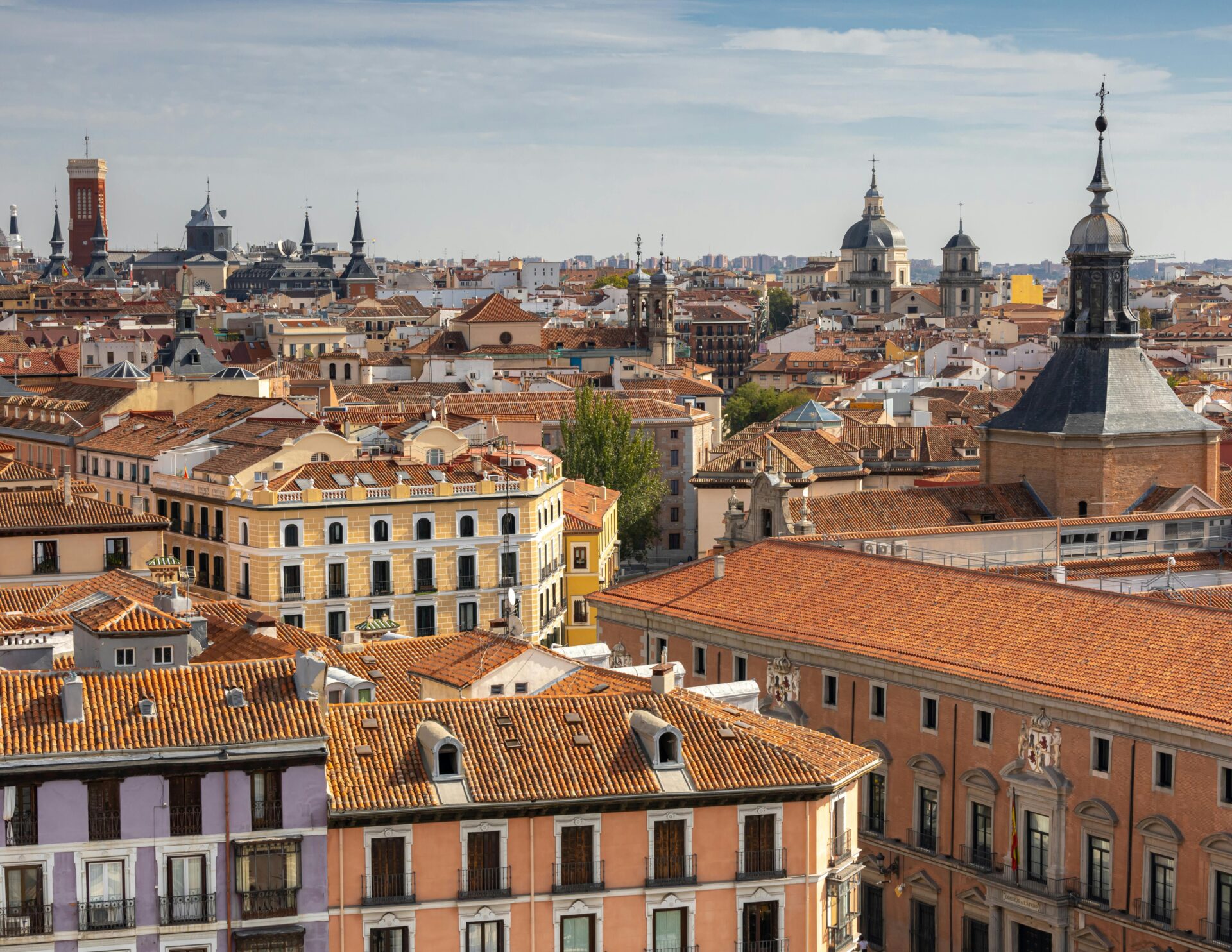 Voo ida e volta Madrid e Porto promocional em até 12x
