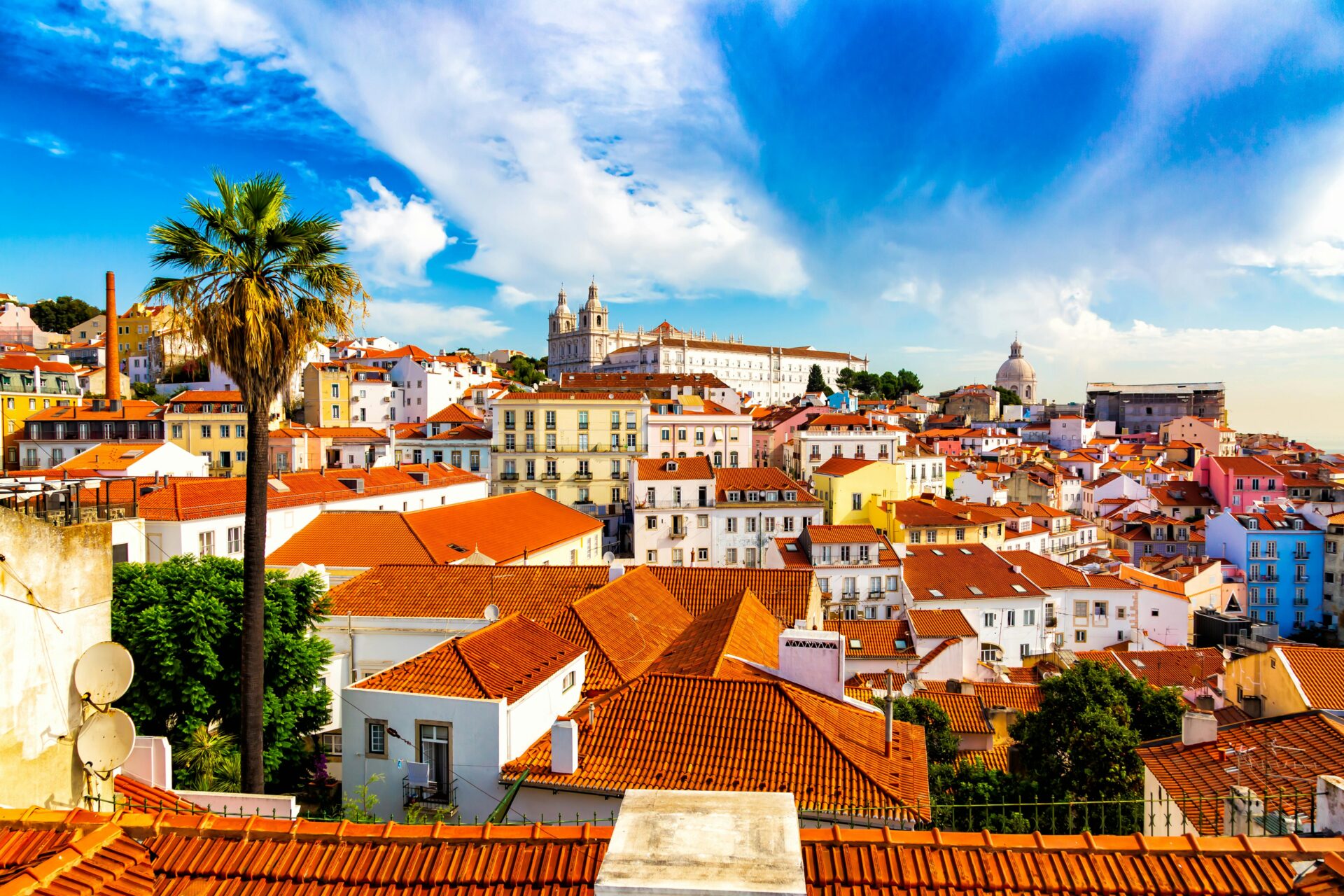 Voo ida e volta Lisboa e Madrid por apenas R$ 2880 por pessoa