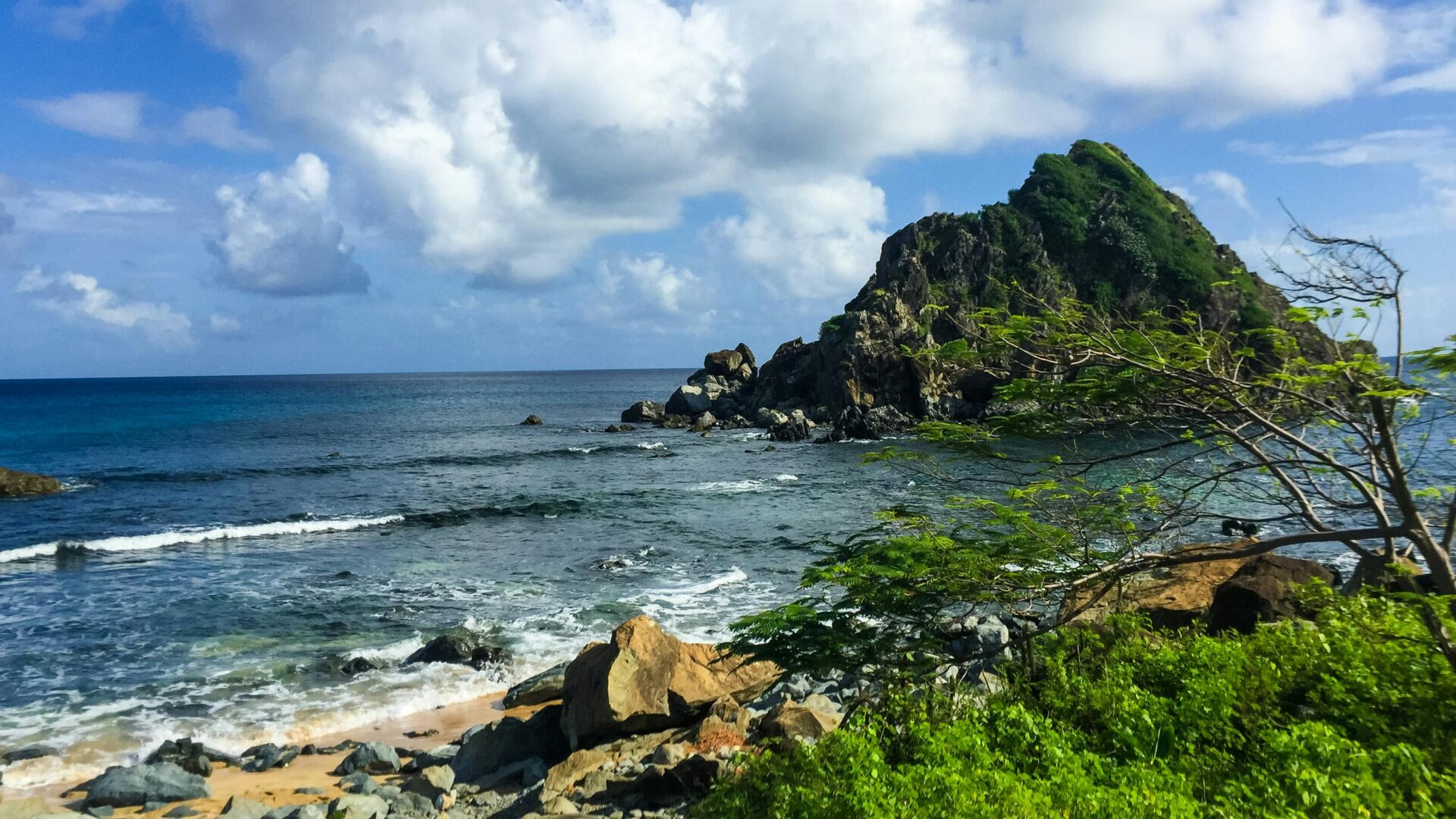 Voo ida e volta Fernando de Noronha por apenas R$ 1368