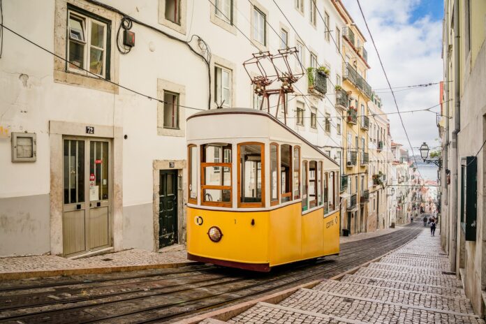 leonhard_niederwimmer-lisbon-8275988_1920